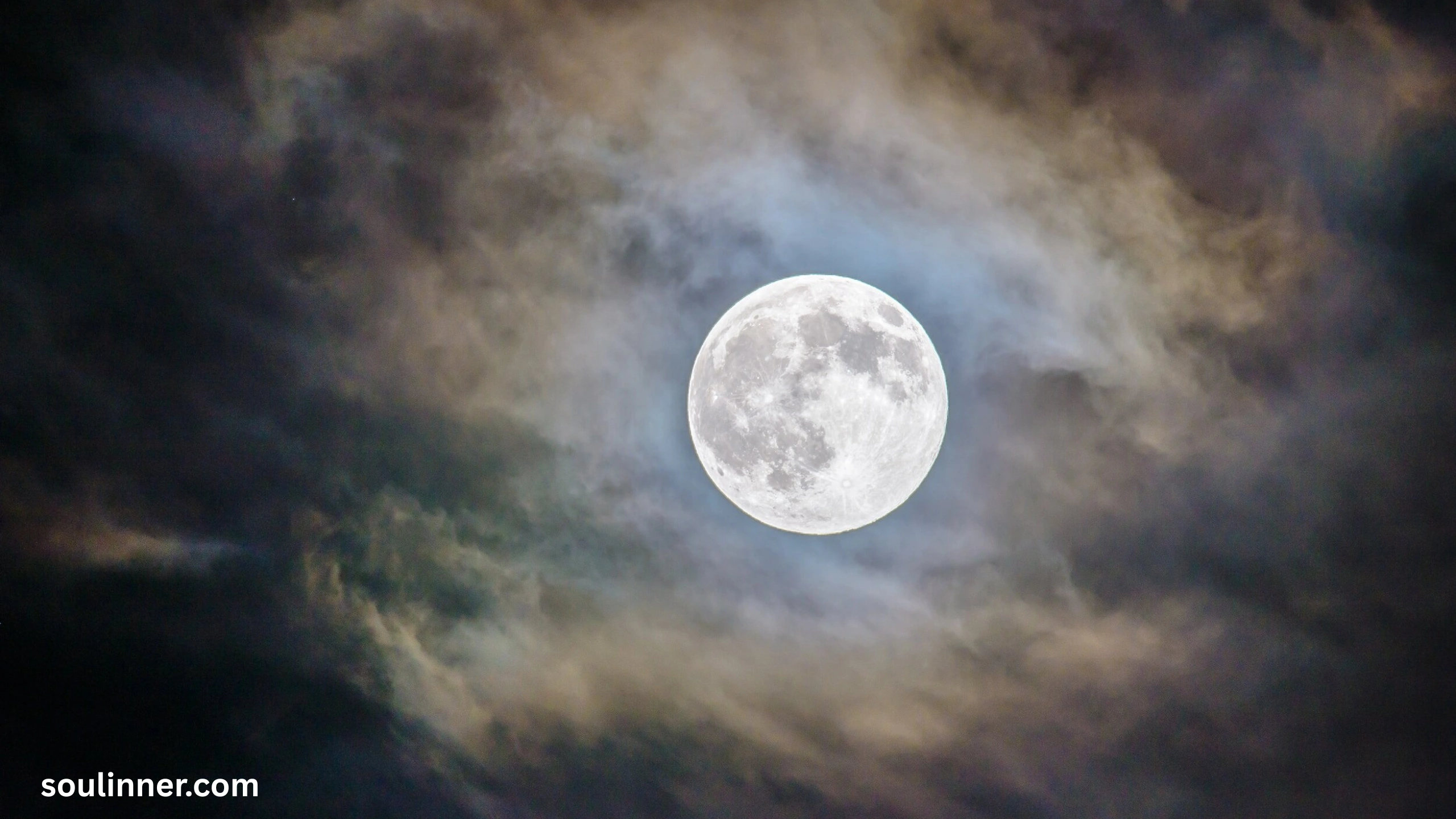 Period on Full Moon Spiritual Meaning