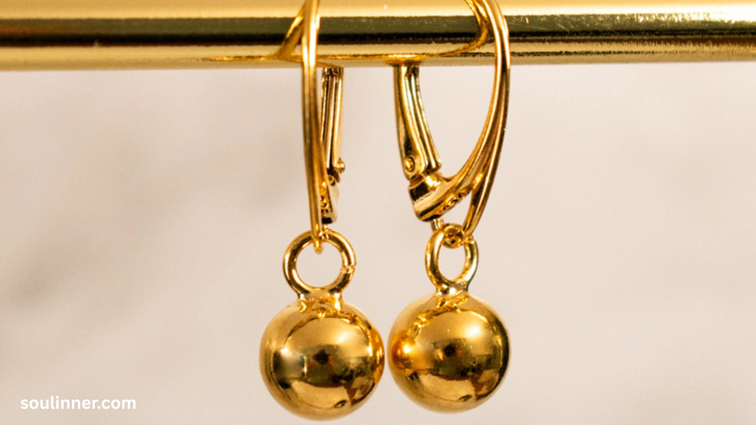 Symbolic and Spiritual Meaning of Jewelry Falling Off