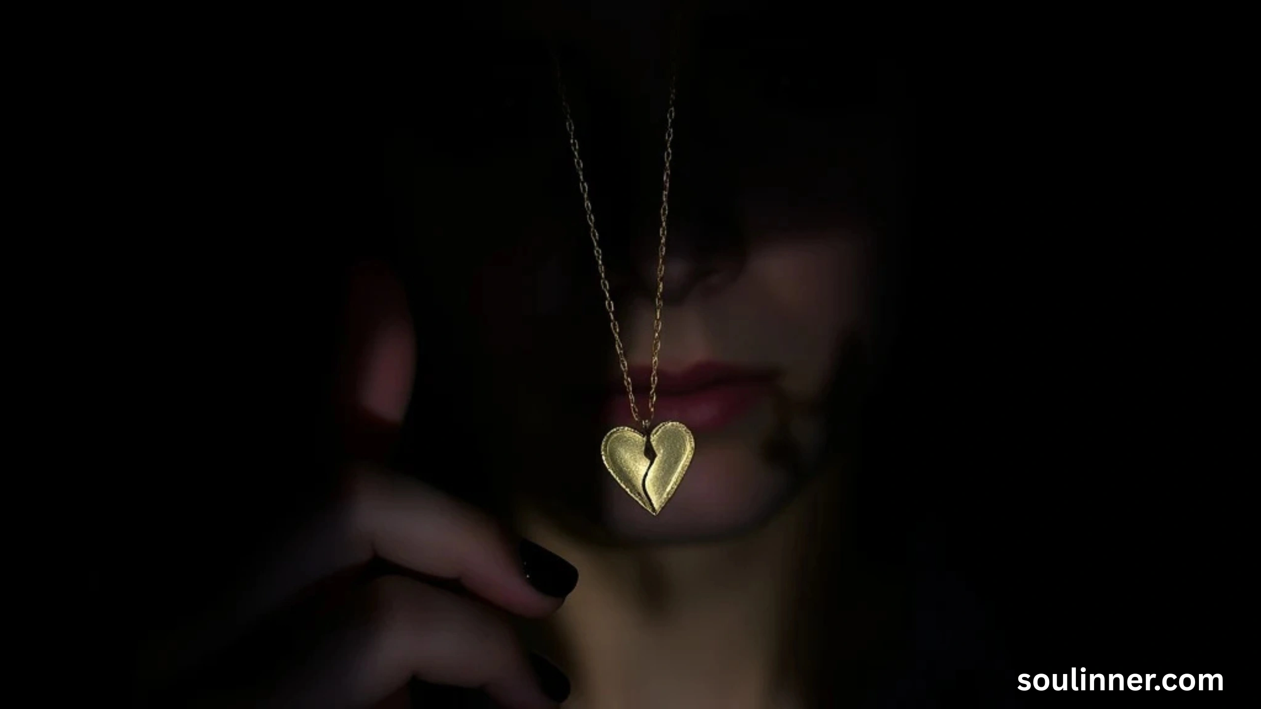 Symbolism and Spiritual Meaning of a Necklace Breaking