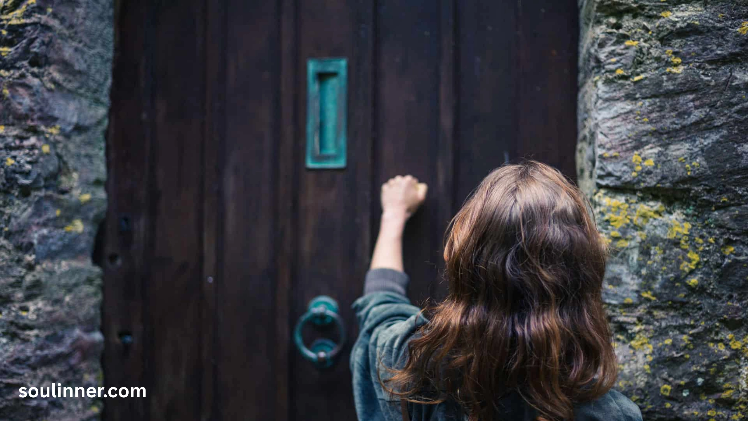 spiritual meaning of 3 knocks