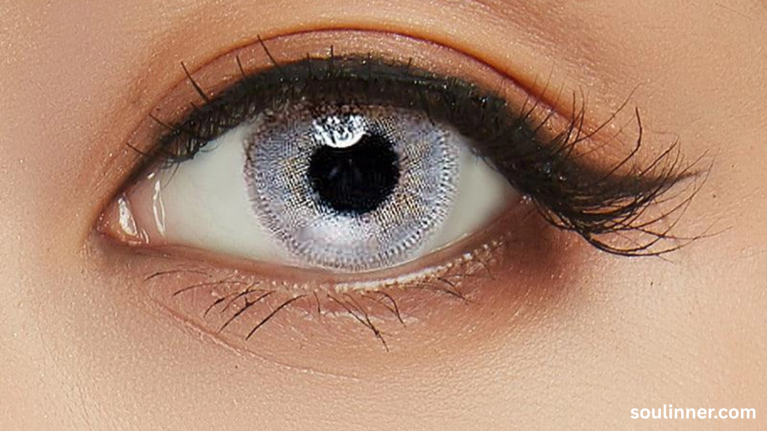 spiritual meaning of white eyes