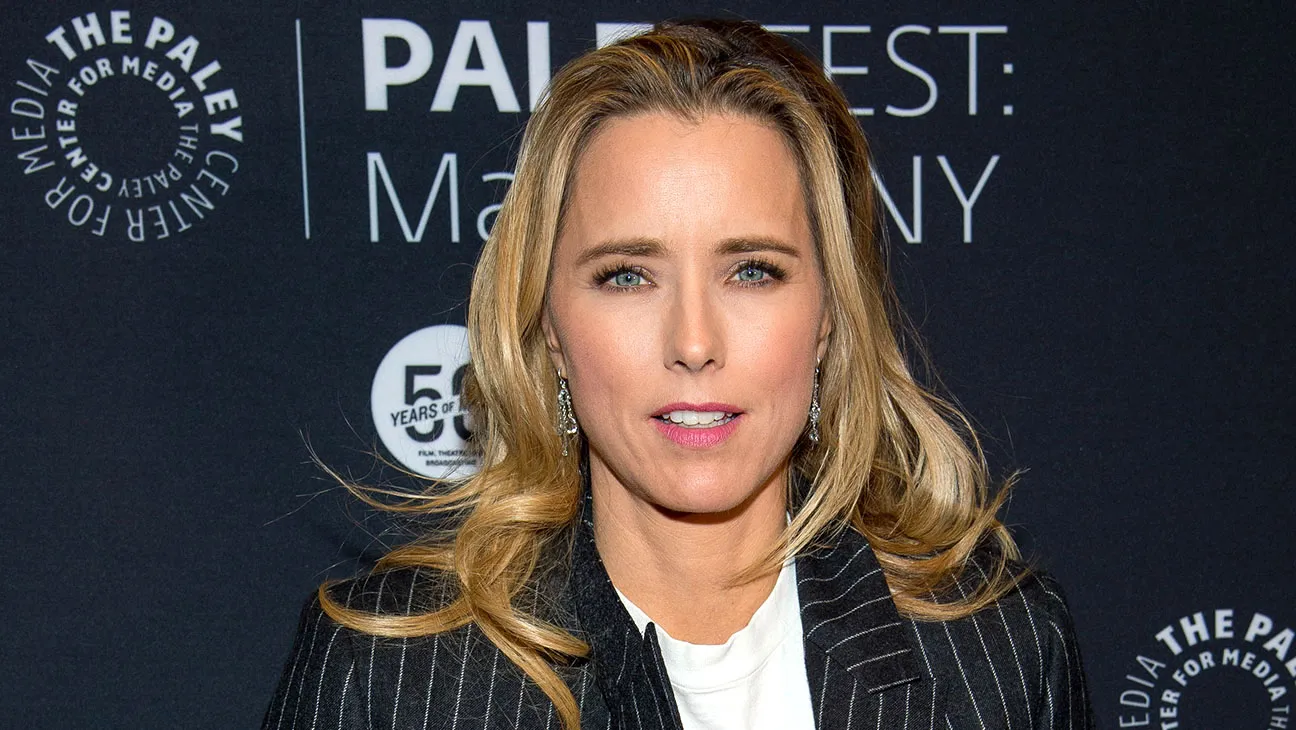Tea Leoni Height